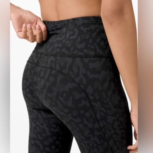 Lululemon Fast and Free Crop Leggings in Size 6- Formation Camo Deep Coal Multi - Picture 4 of 11